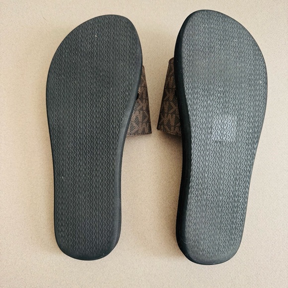 Michael Kors sandals, size 9 women’s, MK logo, USED - Picture 5 of 10